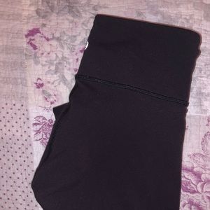 Lululemon Wunder unders 28’ SIZE 4